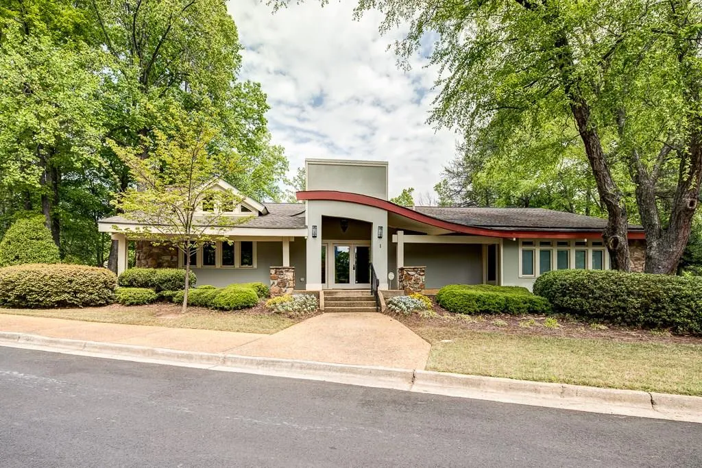 51 Dunwoody Springs Drive, Sandy Springs, Georgia 30328, 3 Bedrooms Bedrooms, ,2 BathroomsBathrooms,Residential,Sold,51 Dunwoody Springs Drive,6032245