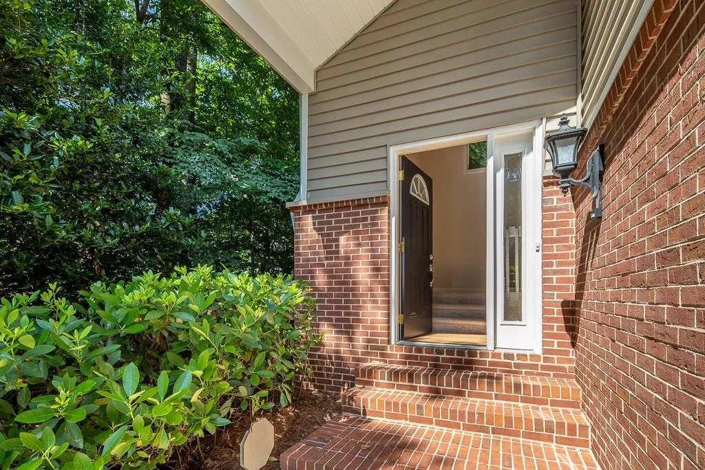 51 Dunwoody Springs Drive, Sandy Springs, Georgia 30328, 3 Bedrooms Bedrooms, ,2 BathroomsBathrooms,Residential,Sold,51 Dunwoody Springs Drive,6032245
