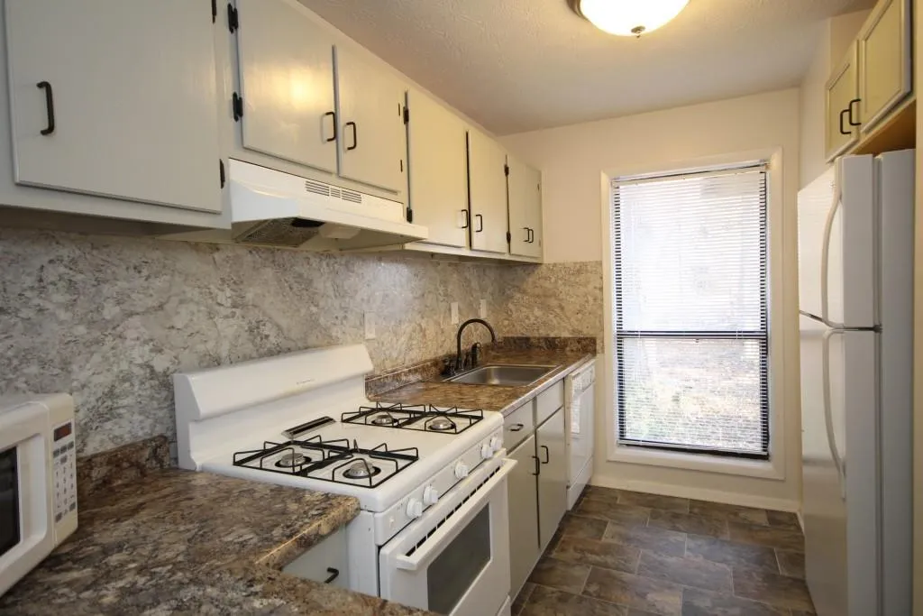 1404 Woodcliff Drive, Sandy Springs, Georgia 30350, 1 Bedroom Bedrooms, ,1 BathroomBathrooms,Residential,Sold,1404 Woodcliff Drive,5654332