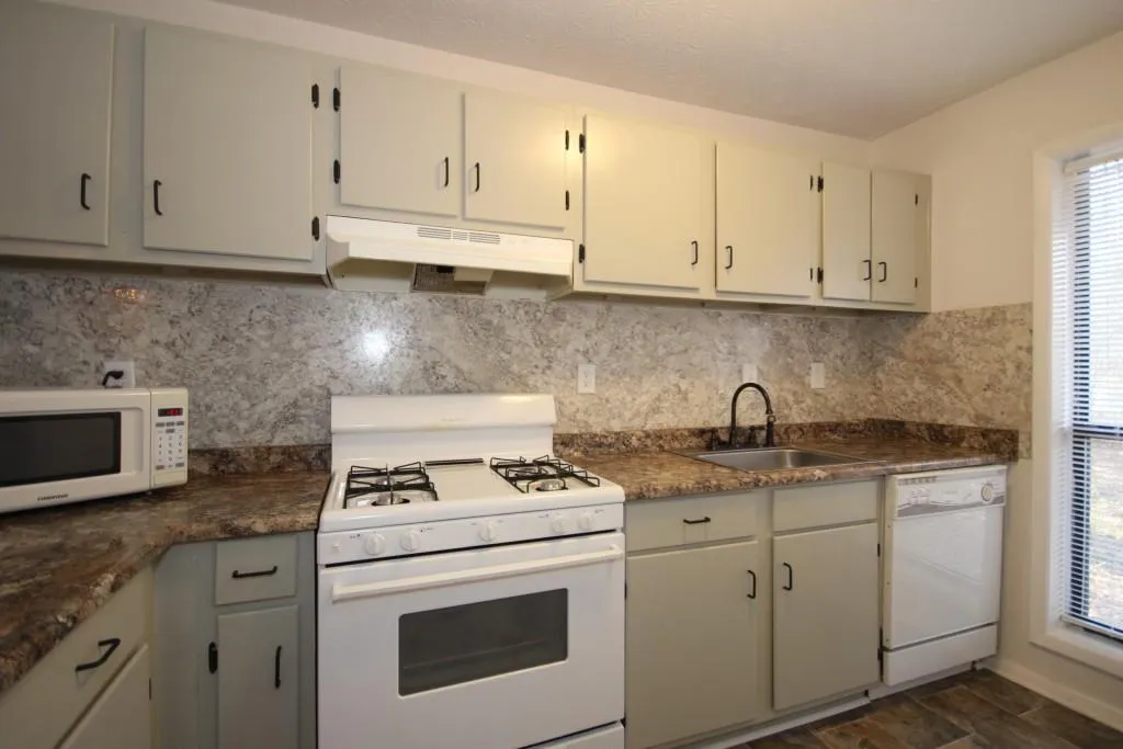 1404 Woodcliff Drive, Sandy Springs, Georgia 30350, 1 Bedroom Bedrooms, ,1 BathroomBathrooms,Residential,Sold,1404 Woodcliff Drive,5654332