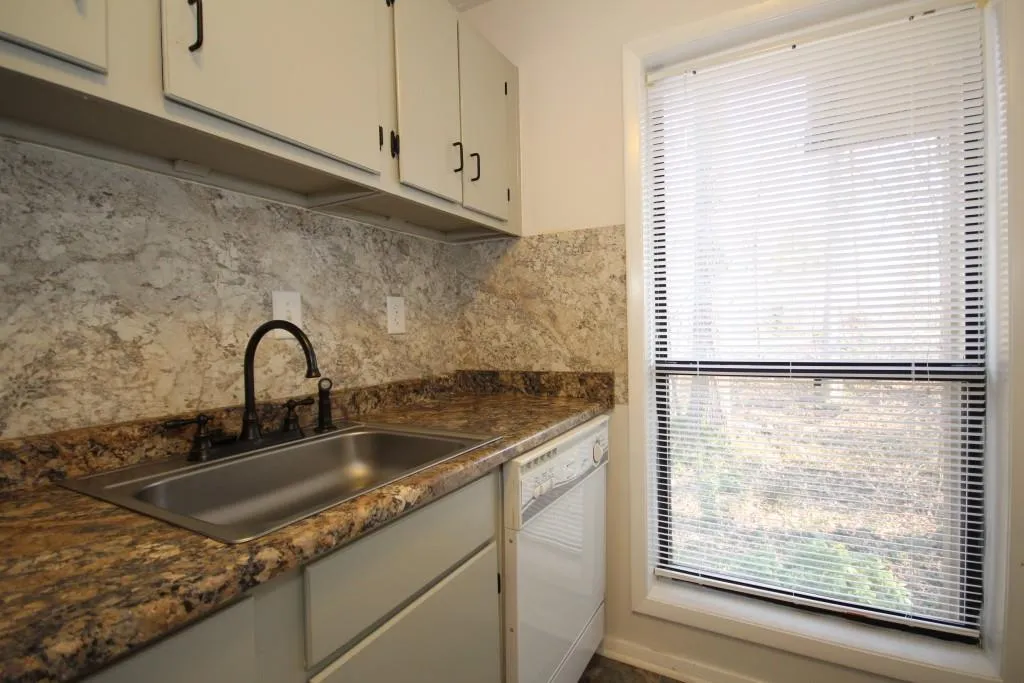 1404 Woodcliff Drive, Sandy Springs, Georgia 30350, 1 Bedroom Bedrooms, ,1 BathroomBathrooms,Residential,Sold,1404 Woodcliff Drive,5654332