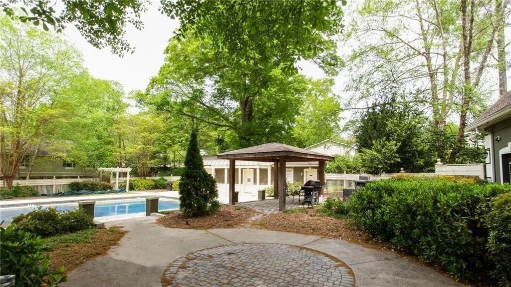 6900 Roswell Road Unit Q30, Sandy Springs, Georgia 30328, 2 Bedrooms Bedrooms, ,2 BathroomsBathrooms,Residential,Sold,6900 Roswell Road Unit Q30,6596770