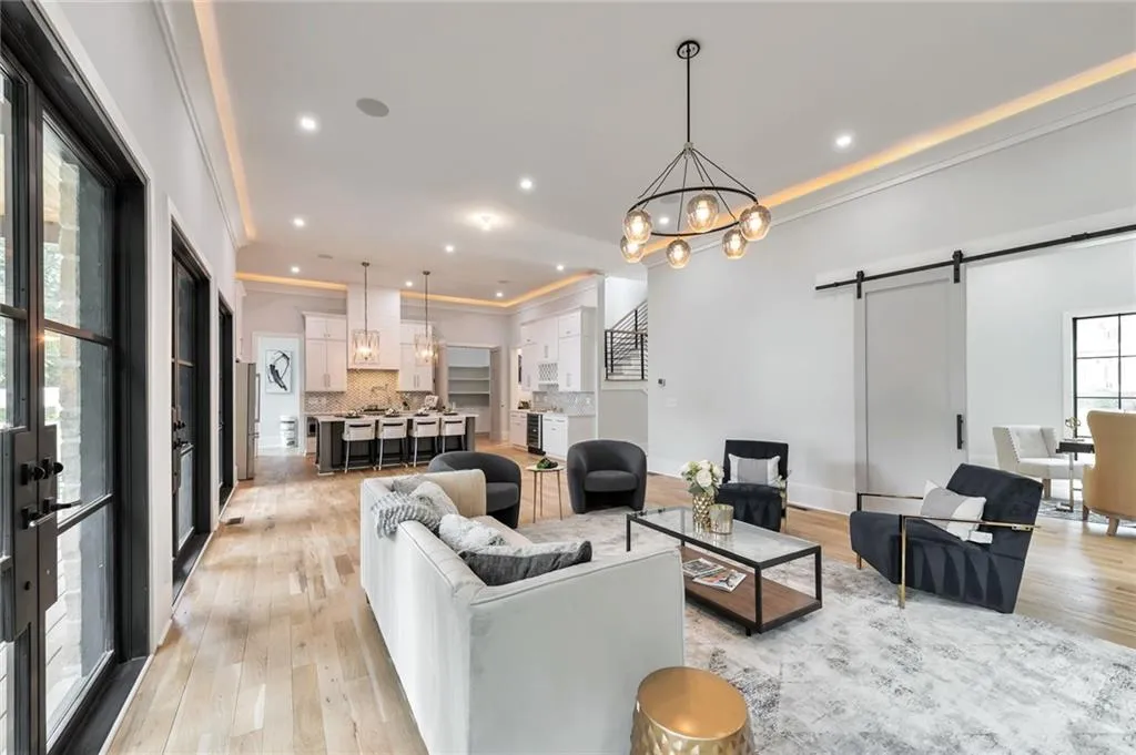 5850 Kayron Dr, Sandy Springs, Georgia 30328, 7 Bedrooms Bedrooms, ,6 BathroomsBathrooms,Residential,Sold,5850 Kayron Dr,7056483