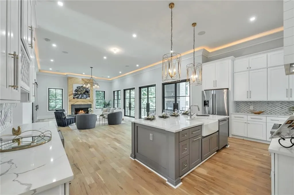 5850 Kayron Dr, Sandy Springs, Georgia 30328, 7 Bedrooms Bedrooms, ,6 BathroomsBathrooms,Residential,Sold,5850 Kayron Dr,7056483