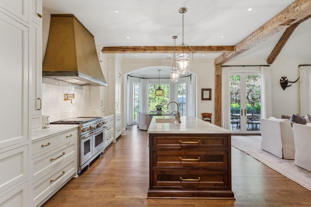 735 Whitemere Court, Atlanta, Georgia 30327, 5 Bedrooms Bedrooms, ,5 BathroomsBathrooms,Residential,Sold,735 Whitemere Court,7319309