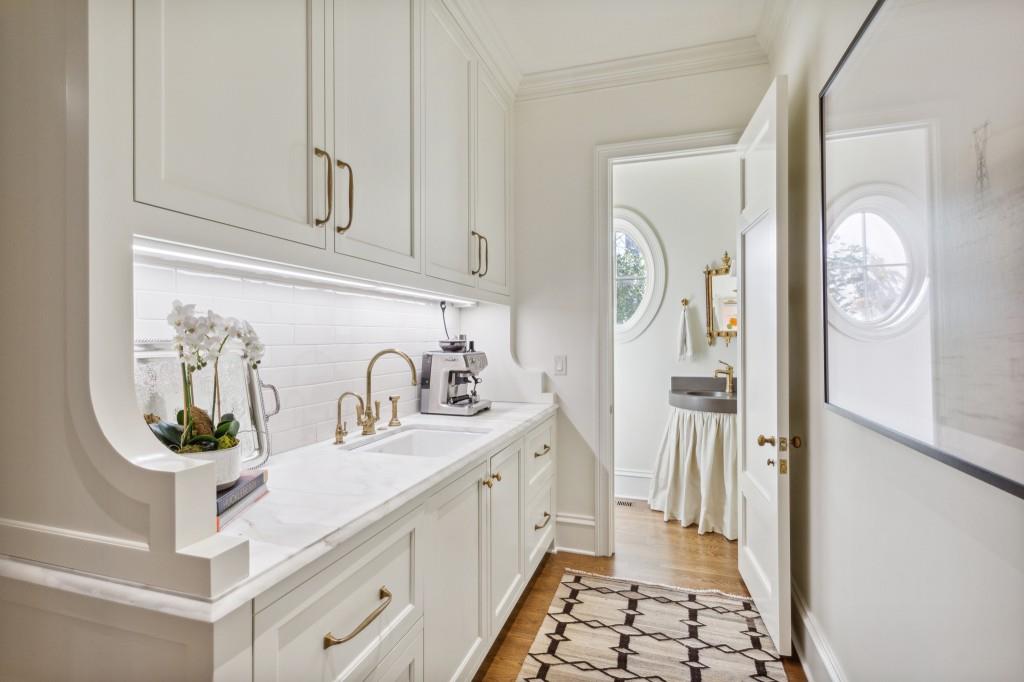 735 Whitemere Court, Atlanta, Georgia 30327, 5 Bedrooms Bedrooms, ,5 BathroomsBathrooms,Residential,Sold,735 Whitemere Court,7319309