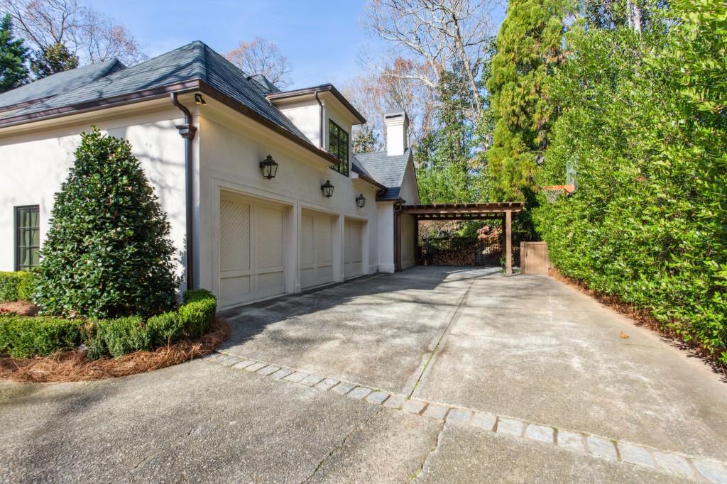 735 Whitemere Court, Atlanta, Georgia 30327, 5 Bedrooms Bedrooms, ,5 BathroomsBathrooms,Residential,Sold,735 Whitemere Court,7319309