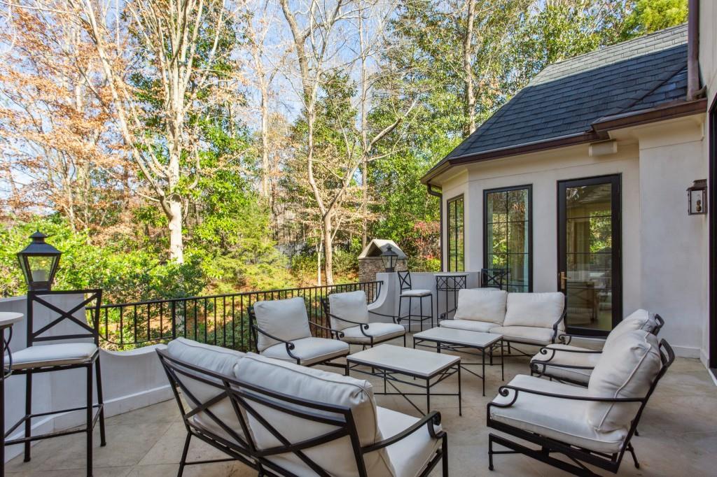 735 Whitemere Court, Atlanta, Georgia 30327, 5 Bedrooms Bedrooms, ,5 BathroomsBathrooms,Residential,Sold,735 Whitemere Court,7319309