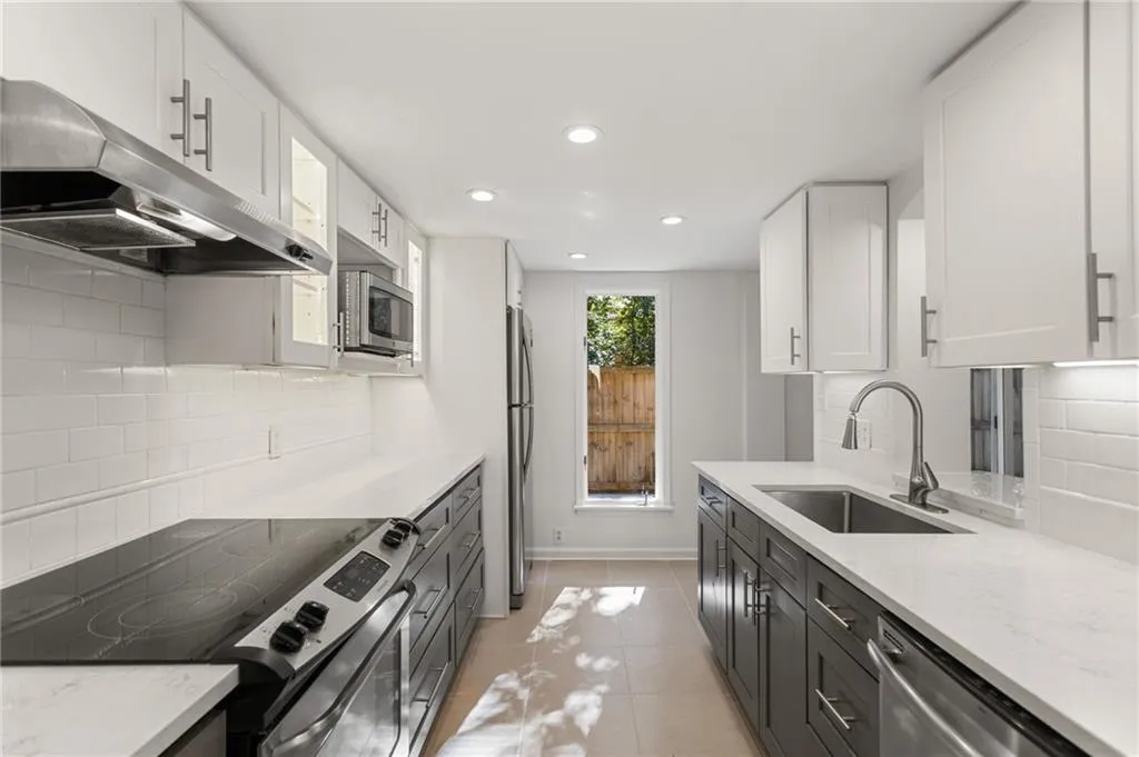 48 Ivy Ridge Ne, Atlanta, Georgia 30342, 2 Bedrooms Bedrooms, ,2 BathroomsBathrooms,Residential,For Sale,48 Ivy Ridge Ne,7676863