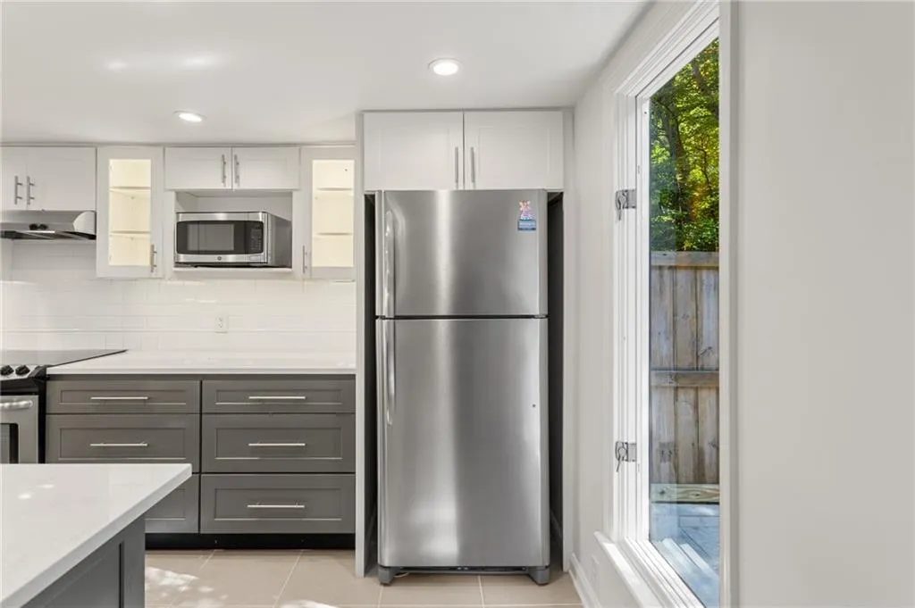 48 Ivy Ridge Ne, Atlanta, Georgia 30342, 2 Bedrooms Bedrooms, ,2 BathroomsBathrooms,Residential,For Sale,48 Ivy Ridge Ne,7676863