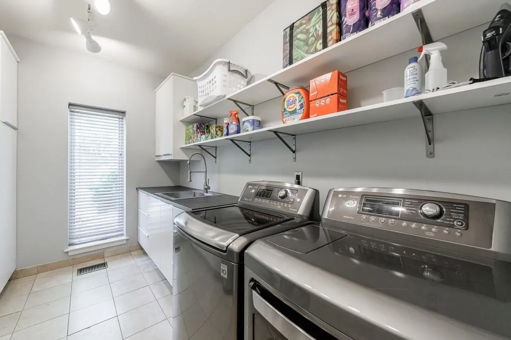 5120 Jett Forest Trail, Atlanta, Georgia 30327, 5 Bedrooms Bedrooms, ,4 BathroomsBathrooms,Residential,Sold,5120 Jett Forest Trail,7570135