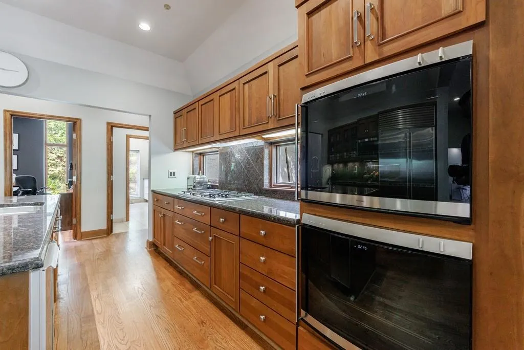 5120 Jett Forest Trail, Atlanta, Georgia 30327, 5 Bedrooms Bedrooms, ,4 BathroomsBathrooms,Residential,Sold,5120 Jett Forest Trail,7570135