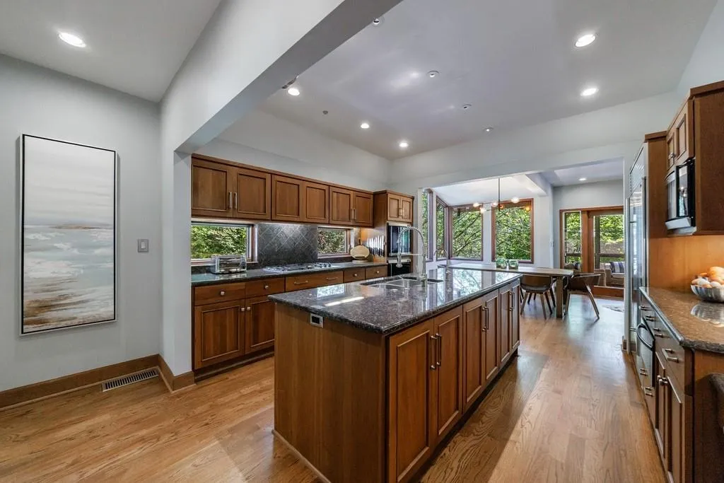 5120 Jett Forest Trail, Atlanta, Georgia 30327, 5 Bedrooms Bedrooms, ,4 BathroomsBathrooms,Residential,Sold,5120 Jett Forest Trail,7570135