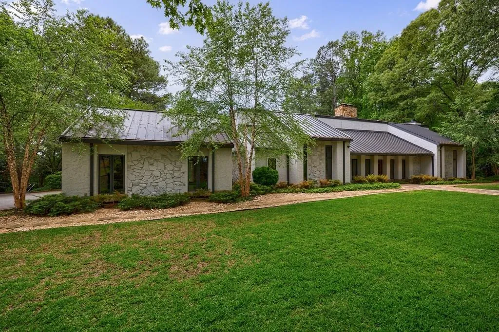 5120 Jett Forest Trail, Atlanta, Georgia 30327, 5 Bedrooms Bedrooms, ,4 BathroomsBathrooms,Residential,Sold,5120 Jett Forest Trail,7570135