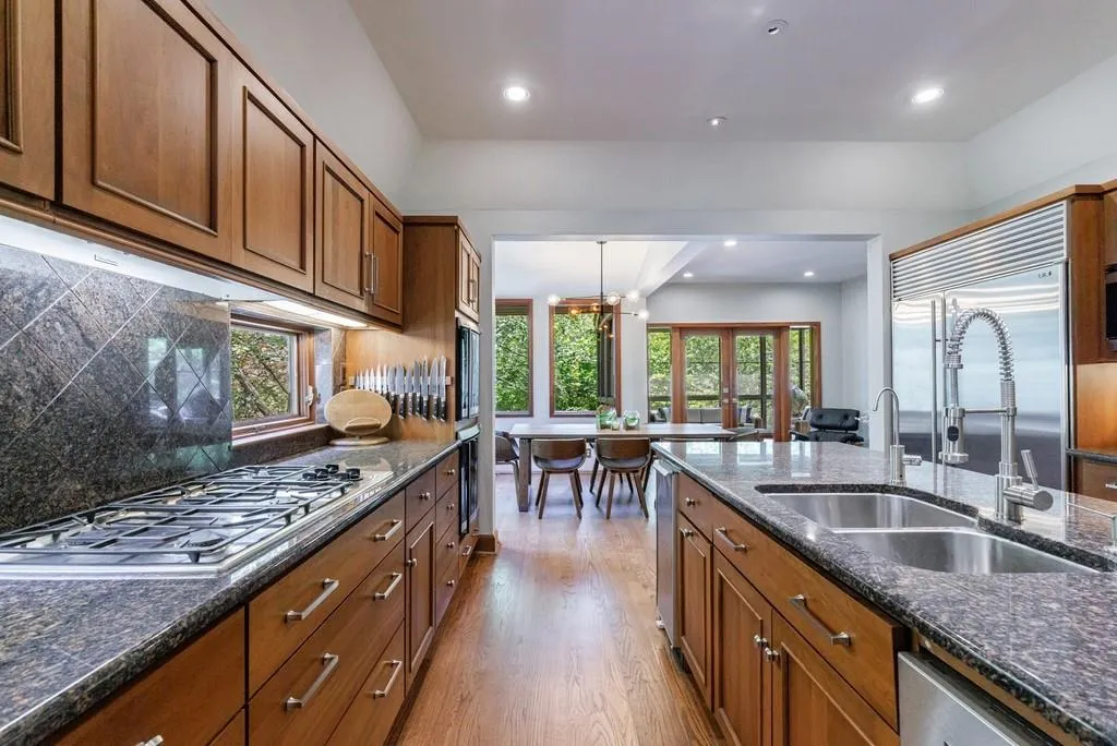 5120 Jett Forest Trail, Atlanta, Georgia 30327, 5 Bedrooms Bedrooms, ,4 BathroomsBathrooms,Residential,Sold,5120 Jett Forest Trail,7570135