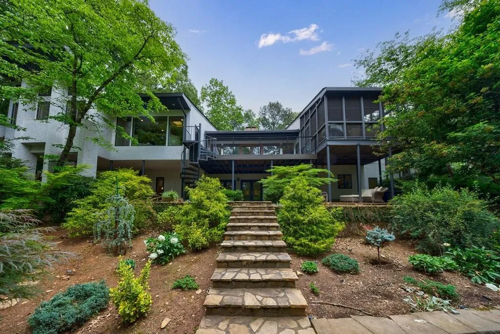 5120 Jett Forest Trail, Atlanta, Georgia 30327, 5 Bedrooms Bedrooms, ,4 BathroomsBathrooms,Residential,Sold,5120 Jett Forest Trail,7570135