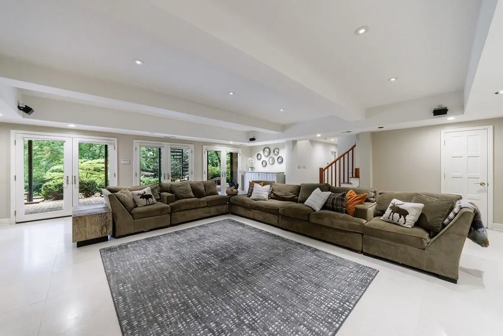 5120 Jett Forest Trail, Atlanta, Georgia 30327, 5 Bedrooms Bedrooms, ,4 BathroomsBathrooms,Residential,Sold,5120 Jett Forest Trail,7570135