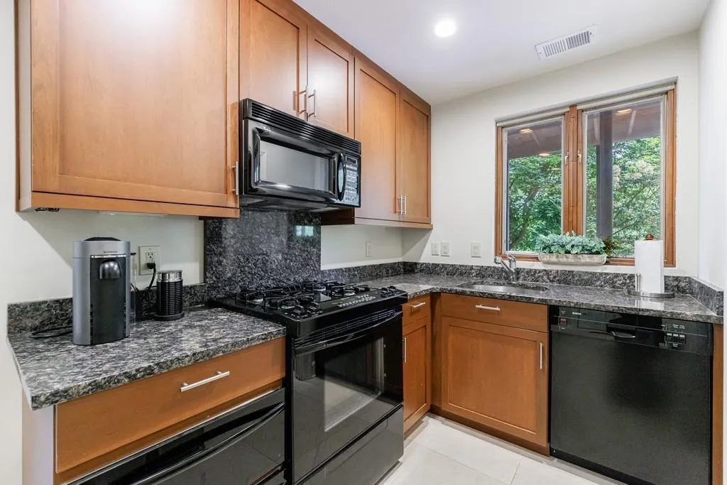 5120 Jett Forest Trail, Atlanta, Georgia 30327, 5 Bedrooms Bedrooms, ,4 BathroomsBathrooms,Residential,Sold,5120 Jett Forest Trail,7570135