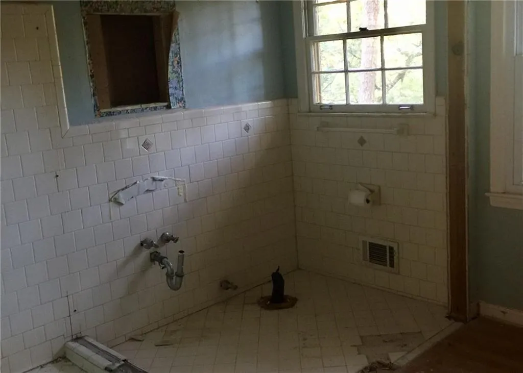 780 Starlight Lane, Atlanta, Georgia 30342, 4 Bedrooms Bedrooms, ,3 BathroomsBathrooms,Residential,Sold,780 Starlight Lane,5737541