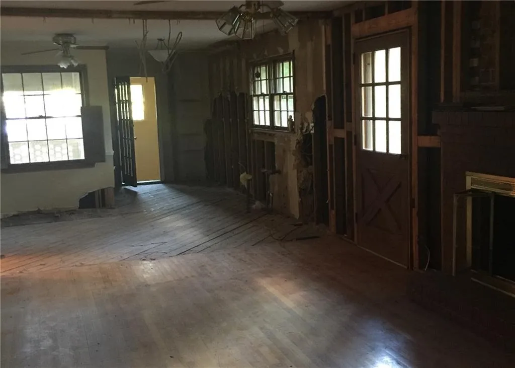 780 Starlight Lane, Atlanta, Georgia 30342, 4 Bedrooms Bedrooms, ,3 BathroomsBathrooms,Residential,Sold,780 Starlight Lane,5737541