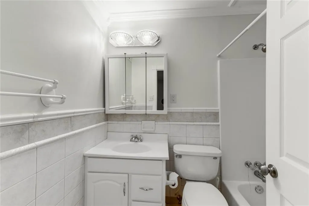 5400 Roswell Road Unit L3, Sandy Springs, Georgia 30342, 2 Bedrooms Bedrooms, ,2 BathroomsBathrooms,Residential,Sold,5400 Roswell Road Unit L3,6504466