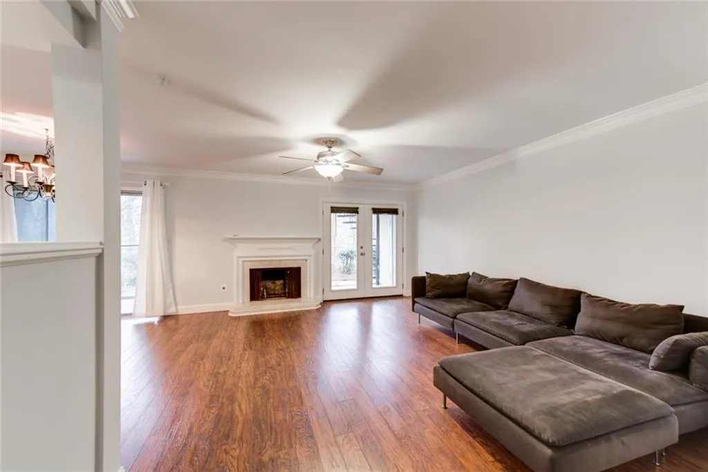 5400 Roswell Road Unit L3, Sandy Springs, Georgia 30342, 2 Bedrooms Bedrooms, ,2 BathroomsBathrooms,Residential,Sold,5400 Roswell Road Unit L3,6504466