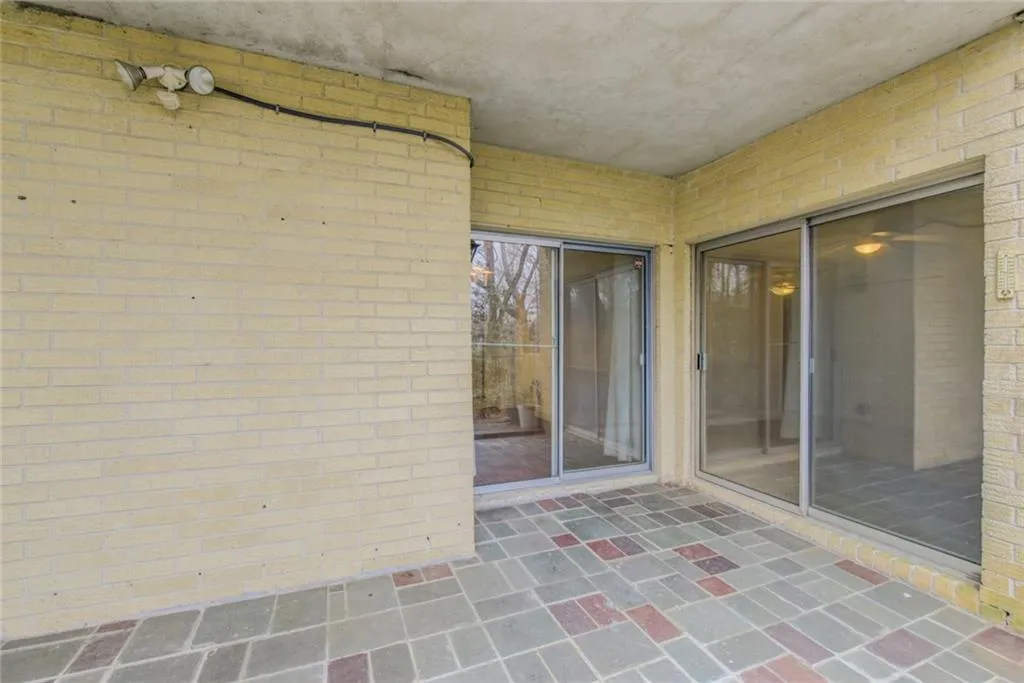 5400 Roswell Road Unit L3, Sandy Springs, Georgia 30342, 2 Bedrooms Bedrooms, ,2 BathroomsBathrooms,Residential,Sold,5400 Roswell Road Unit L3,6504466