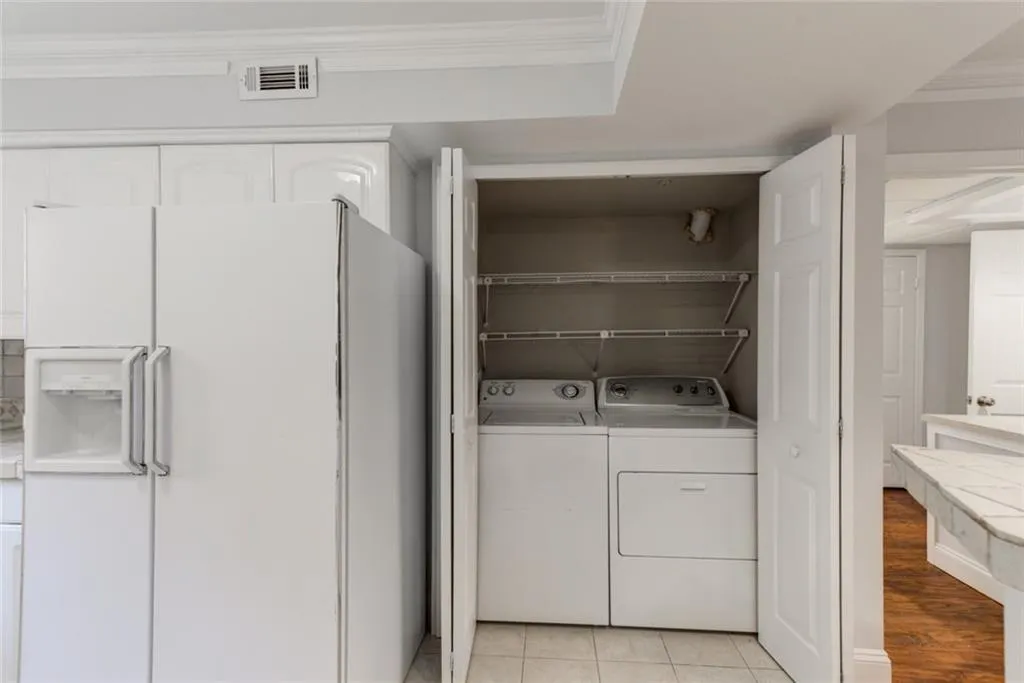 5400 Roswell Road Unit L3, Sandy Springs, Georgia 30342, 2 Bedrooms Bedrooms, ,2 BathroomsBathrooms,Residential,Sold,5400 Roswell Road Unit L3,6504466
