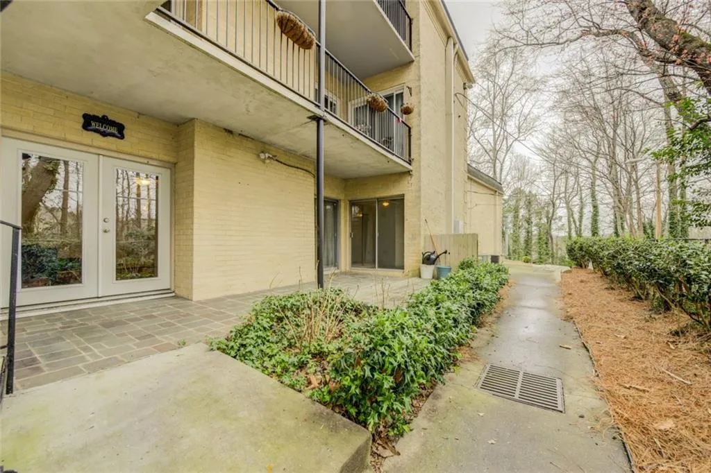 5400 Roswell Road Unit L3, Sandy Springs, Georgia 30342, 2 Bedrooms Bedrooms, ,2 BathroomsBathrooms,Residential,Sold,5400 Roswell Road Unit L3,6504466