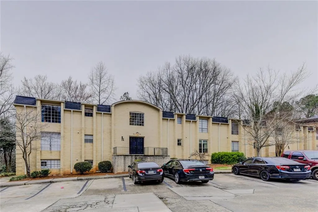 5400 Roswell Road Unit L3, Sandy Springs, Georgia 30342, 2 Bedrooms Bedrooms, ,2 BathroomsBathrooms,Residential,Sold,5400 Roswell Road Unit L3,6504466