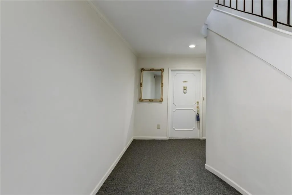 5400 Roswell Road Unit L3, Sandy Springs, Georgia 30342, 2 Bedrooms Bedrooms, ,2 BathroomsBathrooms,Residential,Sold,5400 Roswell Road Unit L3,6504466