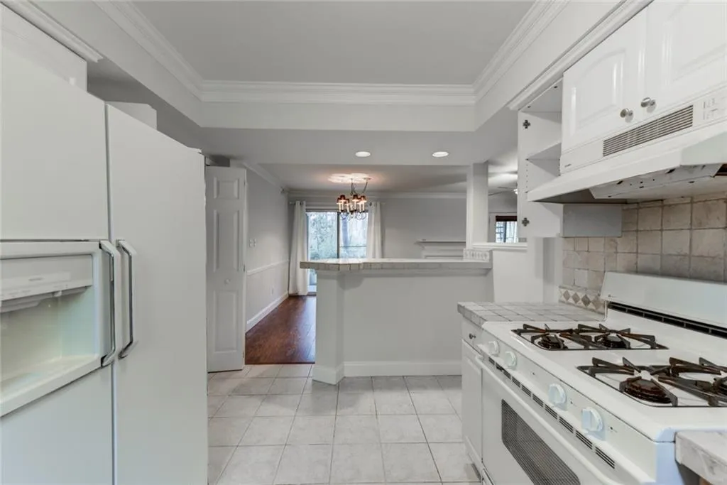 5400 Roswell Road Unit L3, Sandy Springs, Georgia 30342, 2 Bedrooms Bedrooms, ,2 BathroomsBathrooms,Residential,Sold,5400 Roswell Road Unit L3,6504466