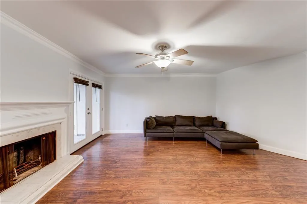 5400 Roswell Road Unit L3, Sandy Springs, Georgia 30342, 2 Bedrooms Bedrooms, ,2 BathroomsBathrooms,Residential,Sold,5400 Roswell Road Unit L3,6504466