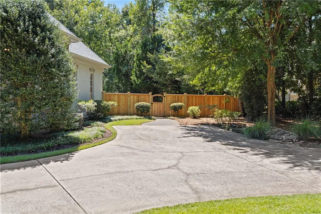 5027 Green Pine Drive, Atlanta, Georgia 30342, 5 Bedrooms Bedrooms, ,5 BathroomsBathrooms,Residential,For Sale,5027 Green Pine Drive,7612085