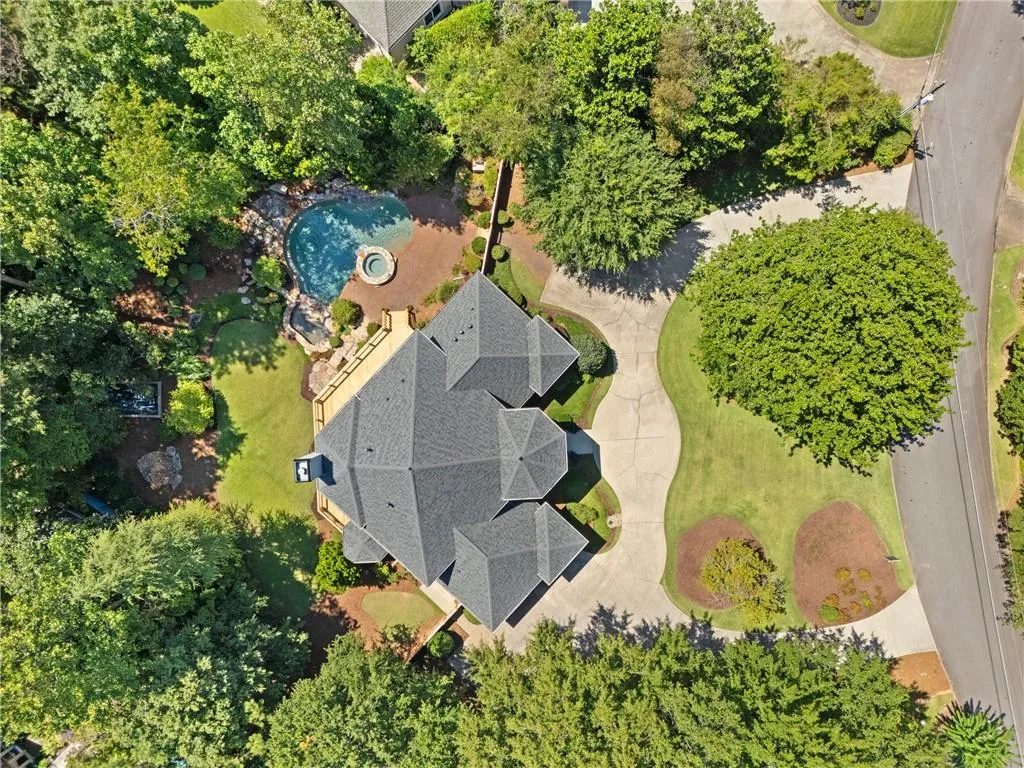 5027 Green Pine Drive, Atlanta, Georgia 30342, 5 Bedrooms Bedrooms, ,5 BathroomsBathrooms,Residential,For Sale,5027 Green Pine Drive,7612085