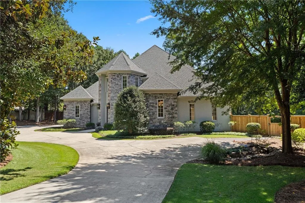 5027 Green Pine Drive, Atlanta, Georgia 30342, 5 Bedrooms Bedrooms, ,5 BathroomsBathrooms,Residential,For Sale,5027 Green Pine Drive,7612085