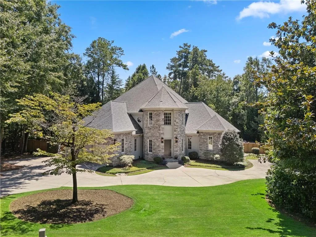 5027 Green Pine Drive, Atlanta, Georgia 30342, 5 Bedrooms Bedrooms, ,5 BathroomsBathrooms,Residential,For Sale,5027 Green Pine Drive,7612085