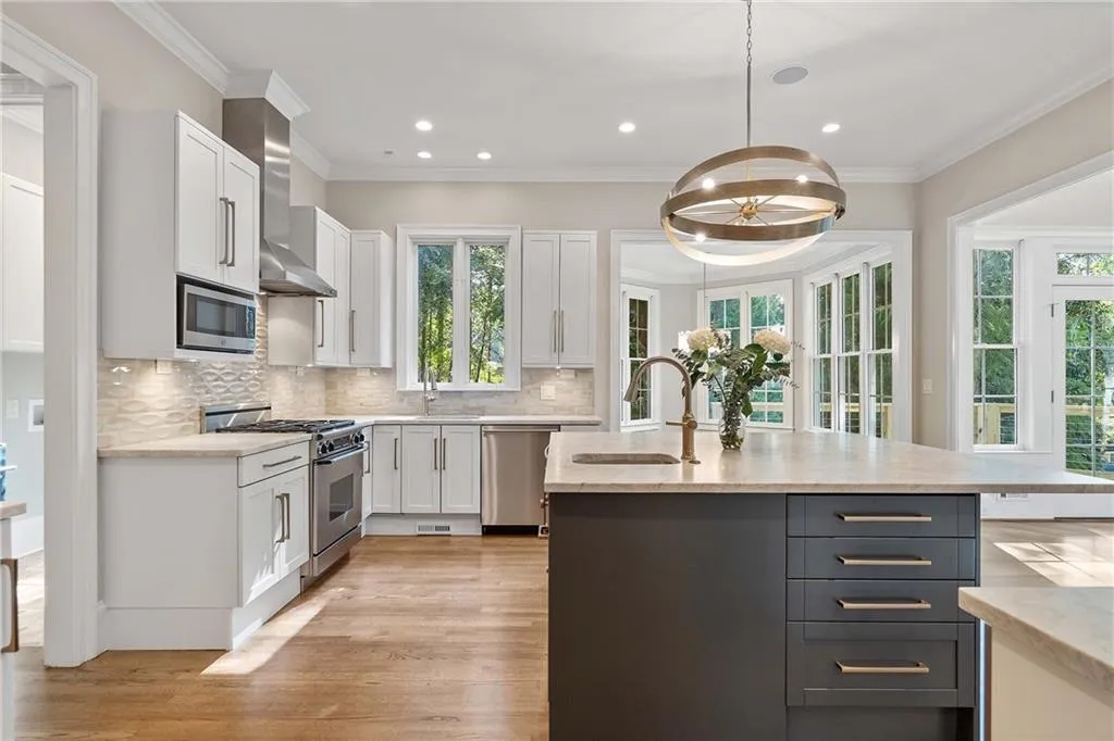 5027 Green Pine Drive, Atlanta, Georgia 30342, 5 Bedrooms Bedrooms, ,5 BathroomsBathrooms,Residential,For Sale,5027 Green Pine Drive,7612085