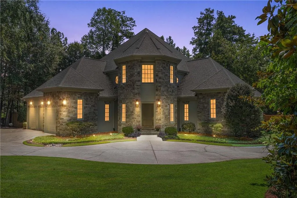 5027 Green Pine Drive, Atlanta, Georgia 30342, 5 Bedrooms Bedrooms, ,5 BathroomsBathrooms,Residential,For Sale,5027 Green Pine Drive,7612085