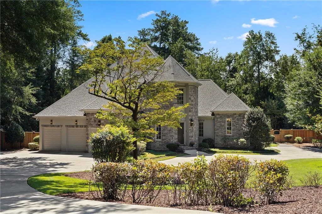 5027 Green Pine Drive, Atlanta, Georgia 30342, 5 Bedrooms Bedrooms, ,5 BathroomsBathrooms,Residential,For Sale,5027 Green Pine Drive,7612085