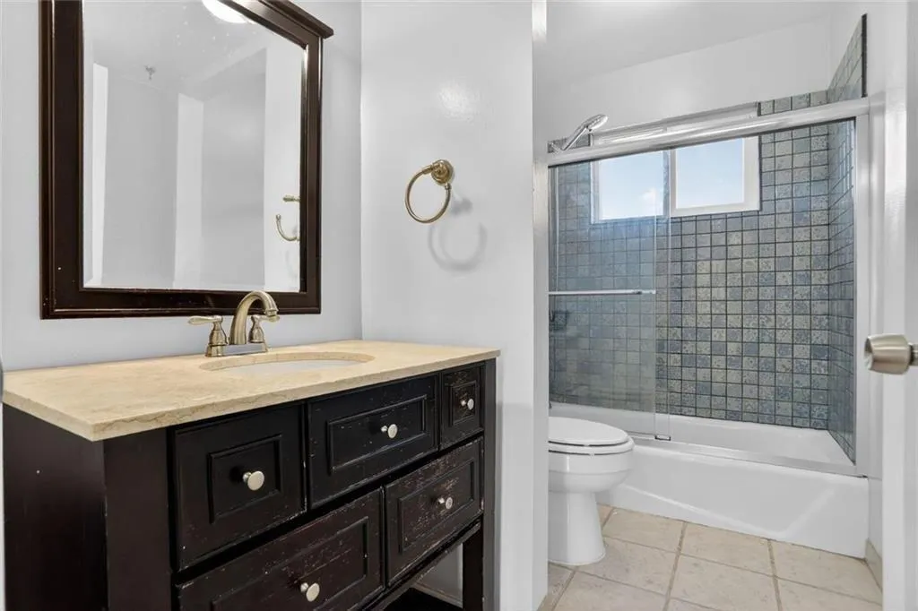 5662 Kingsport Drive, Atlanta, Georgia 30342, 2 Bedrooms Bedrooms, ,1 BathroomBathrooms,Residential,For Sale,5662 Kingsport Drive,7713075