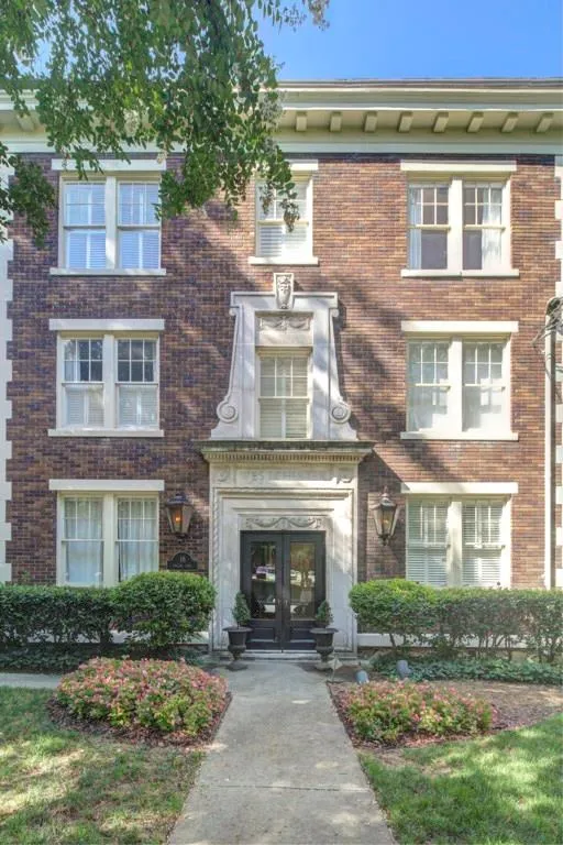 18 Collier Road Nw Unit 10, Atlanta, Georgia 30309, 2 Bedrooms Bedrooms, ,1 BathroomBathrooms,Residential,Sold,18 Collier Road Nw Unit 10,5721250 18 Collier Road Nw Unit 10, Atlanta, Georgia 30309, 2 Bedrooms Bedrooms, ,1 BathroomBathrooms,Residential,Sold,18 Collier Road Nw Unit 10,5721250