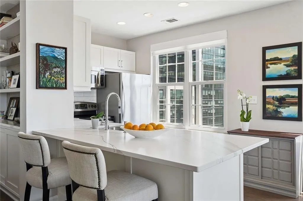 325 E Paces Ferry Road Ne Unit 805, Atlanta, Georgia 30305, 2 Bedrooms Bedrooms, 0 ,2 BathroomsBathrooms,Residential,Sold,325 E Paces Ferry Road Ne Unit 805,7761549