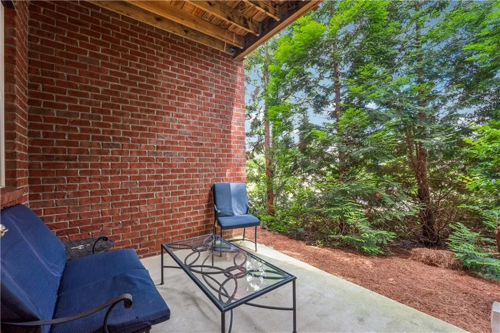 Private terrace level patio
