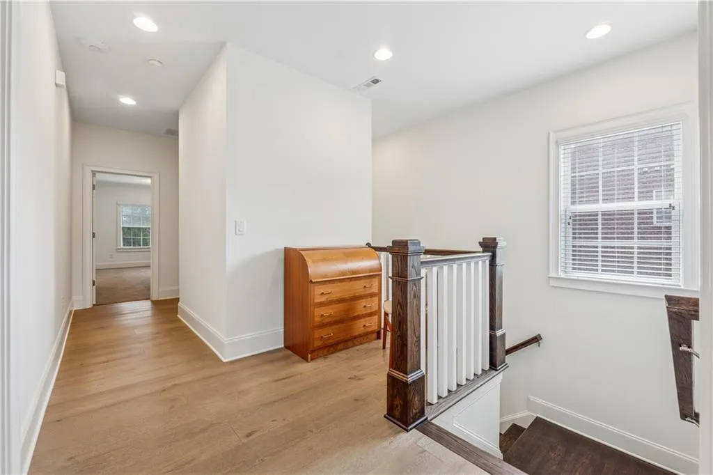 Upstairs landing large enough for desk/computer area