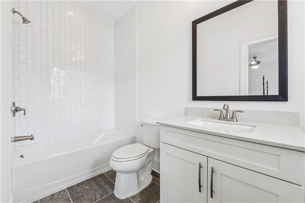 Ensuite bath in secondary bedroom