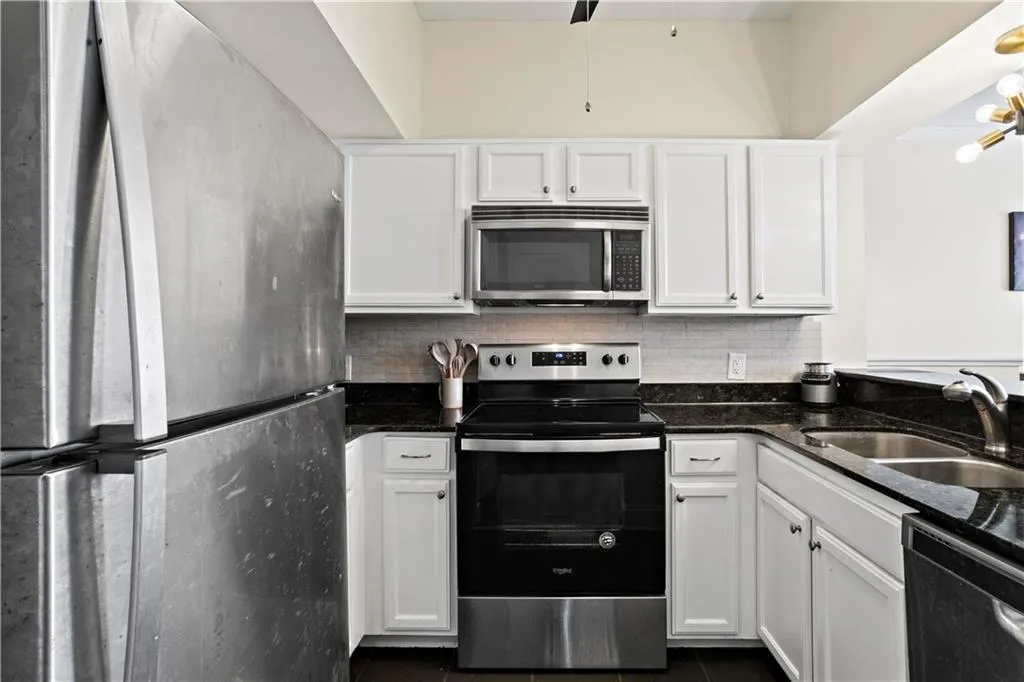 2855 Peachtree Road Ne Unit 115, Atlanta, Georgia 30305, 2 Bedrooms Bedrooms, ,2 BathroomsBathrooms,Residential,Sold,2855 Peachtree Road Ne Unit 115,7552106