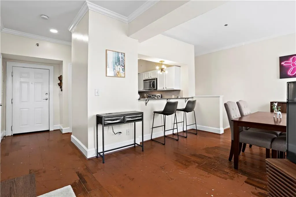 2855 Peachtree Road Ne Unit 115, Atlanta, Georgia 30305, 2 Bedrooms Bedrooms, ,2 BathroomsBathrooms,Residential,Sold,2855 Peachtree Road Ne Unit 115,7552106