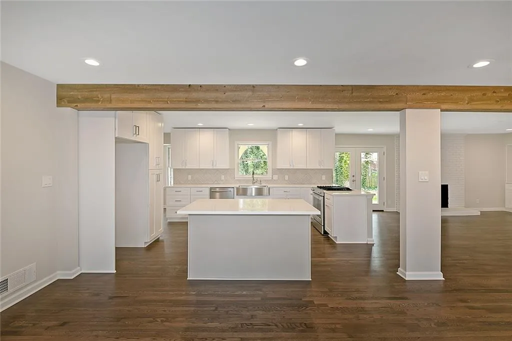 460 Grenock Circle, Sandy Springs, Georgia 30328, 4 Bedrooms Bedrooms, ,3 BathroomsBathrooms,Residential,Sold,460 Grenock Circle,6693009