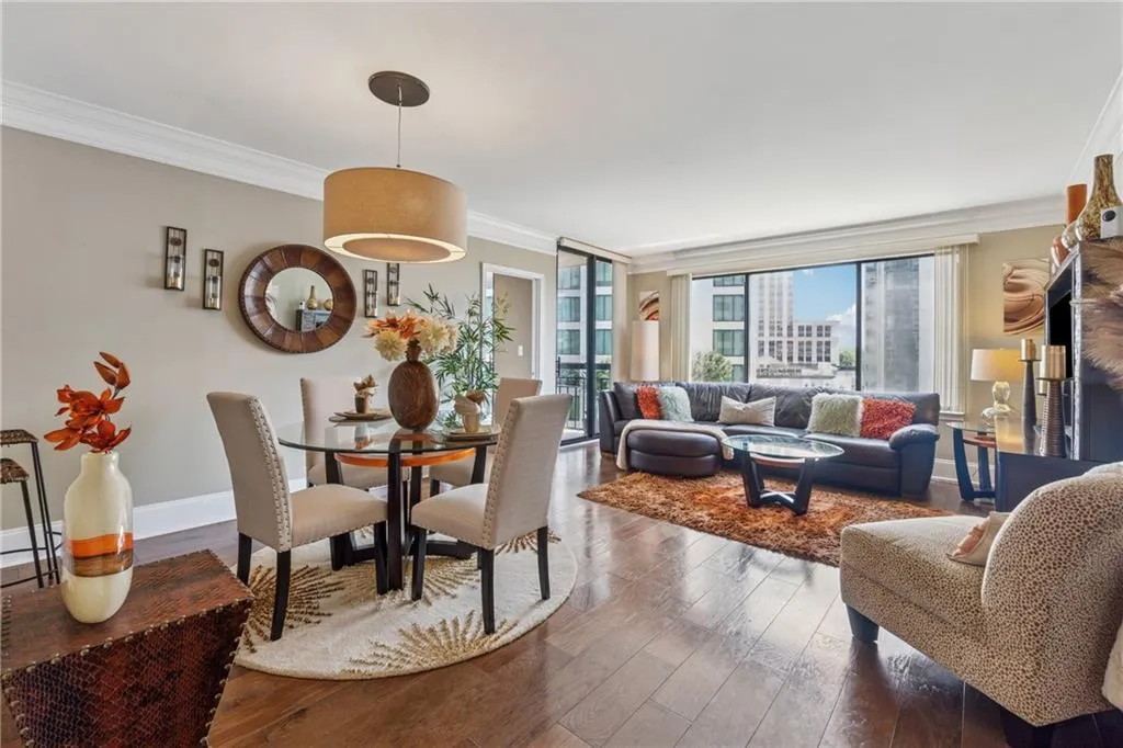3481 Lakeside Drive Ne Unit 1103, Atlanta, Georgia 30326, 2 Bedrooms Bedrooms, ,2 BathroomsBathrooms,Residential,For Sale,3481 Lakeside Drive Ne Unit 1103,7580238